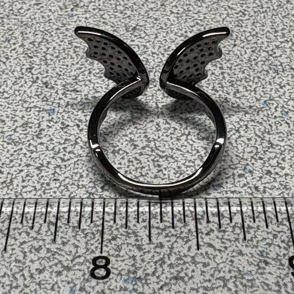 🦇COOL RING-Black Bat Wing/Rhinestone - Picture 5 of 8